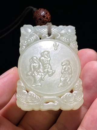 |清中期 芝亭款 和田玉籽料 白玉 童子嬉闹 踢毽图