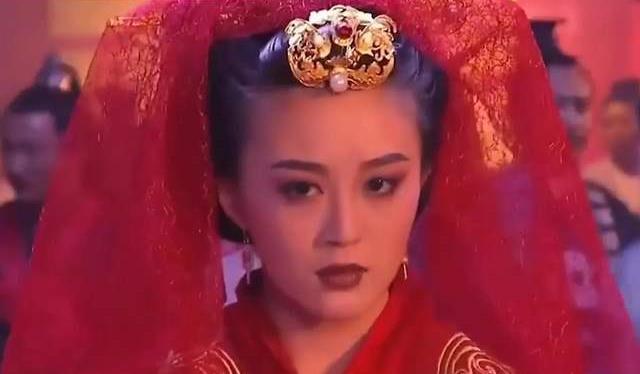 赵敏|9版周芷若“手撕”赵敏，谁战斗力爆表，谁像小学生打架？