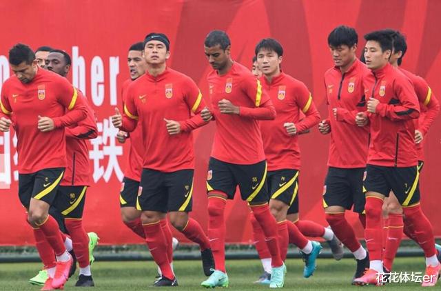 国足|明晚7点半，央视播国足生死战！女足祝福，首发曝光，武磊冲纪录