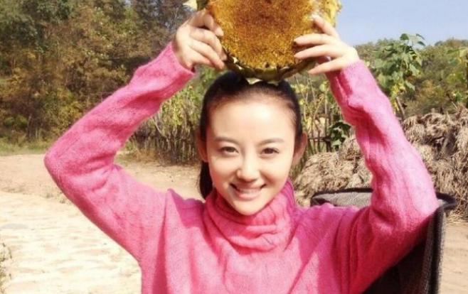 于谦|被家人“吸血”的演员徐婷，26岁全身溃烂而死，网友：比樊胜美还惨