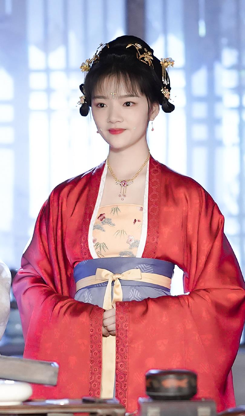 木木尔小倩|现代装只能演“草根”，古装却灵得令人“心碎”，她是头一个