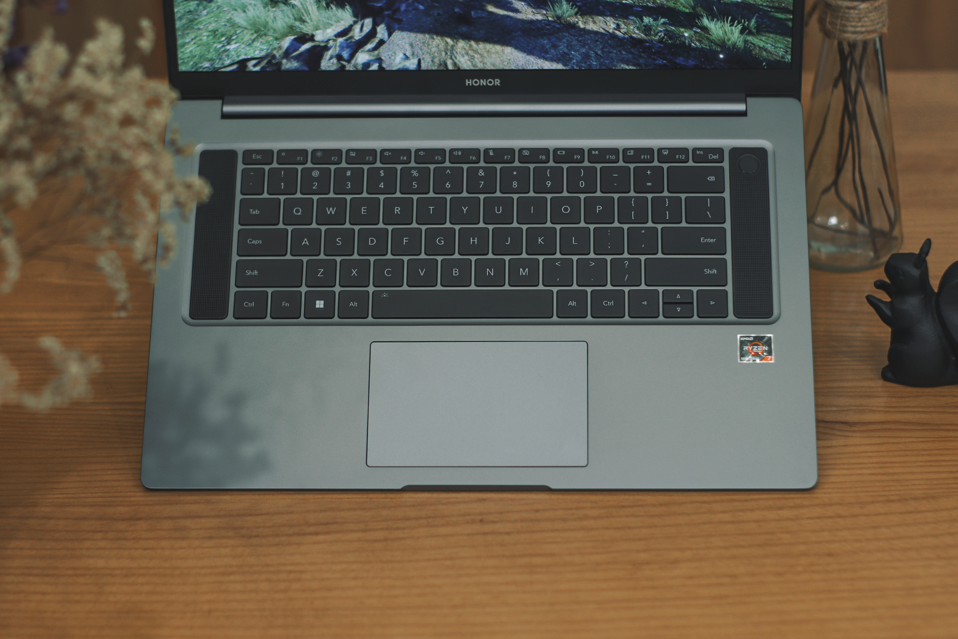 荣耀 窄边框超轻薄，性能堪比移动工作站   荣耀MagicBook 16 Pro体验