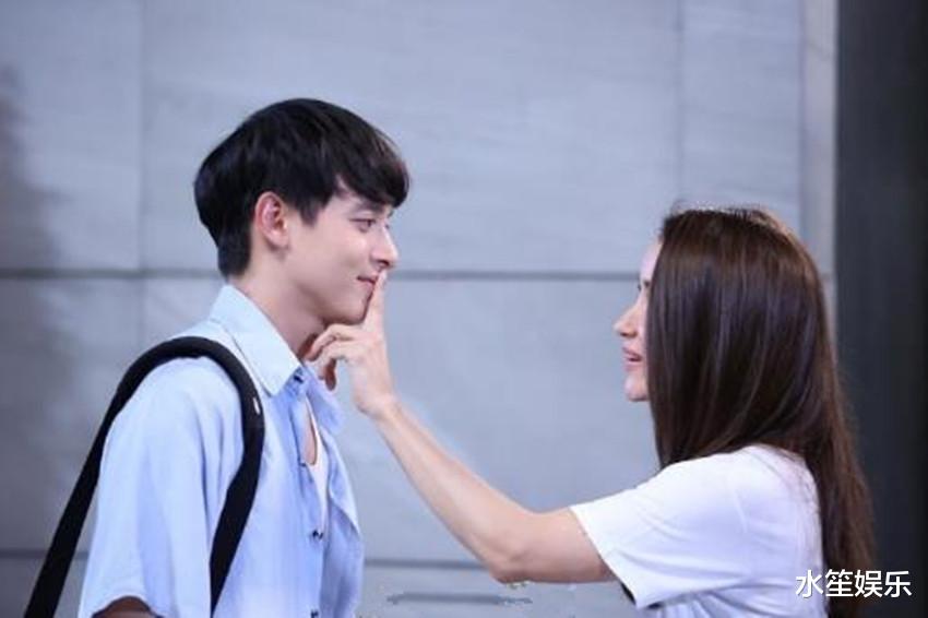 克拉恋人|泰剧《克拉恋人》主角年龄差引热议，女主出道时男主还未出生