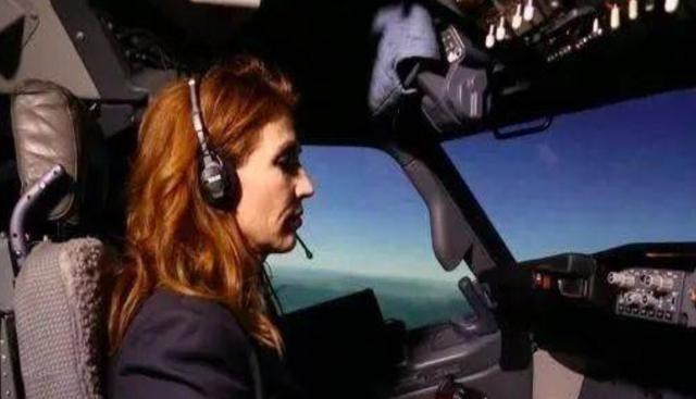 美军|美军战斗机女驾驶员含怒退伍，毅然舍弃美国，千里迢迢来中国求职