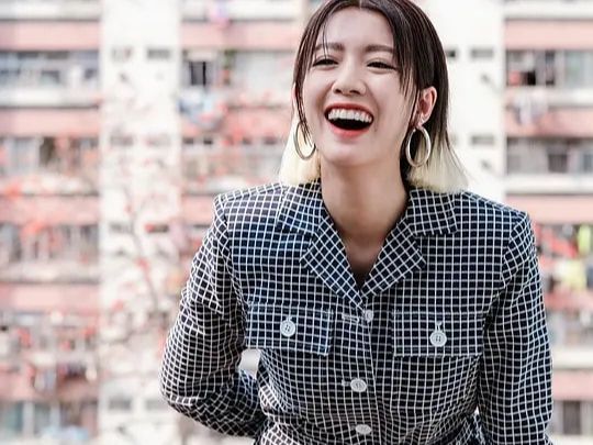 蔡思贝|她被誉为“TVB发电机”，曾被开价200万一晚，入行7年传15段绯闻