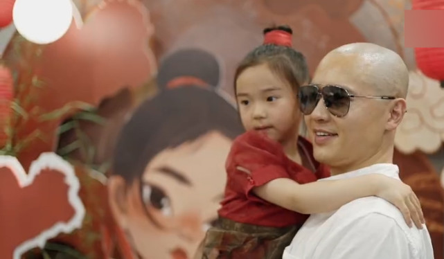 高云翔|有望复合？高云翔现身女儿庆生派对，与董璇一家三口合影曝光