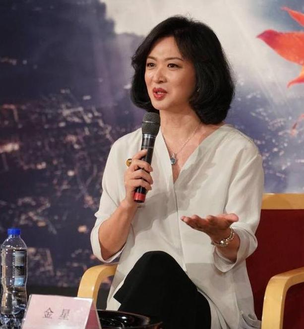 金星|金星如何帮丈夫解决需求？接受专访时，她用一个手势给出了答案