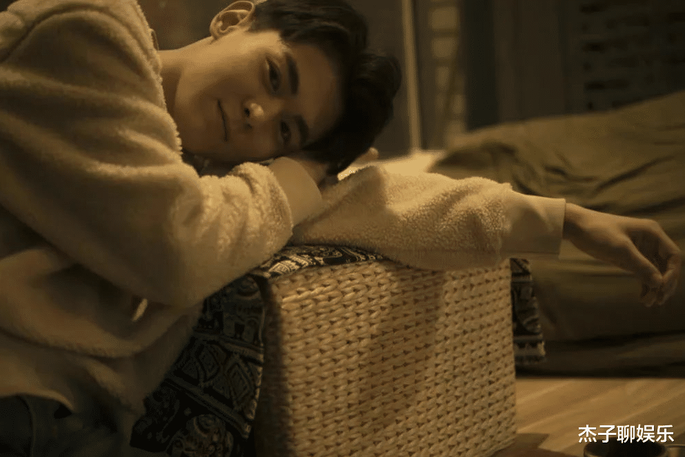 娱乐圈|28岁男演员公开发文退圈:拍8年戏无代表作,曾穷到只剩500元