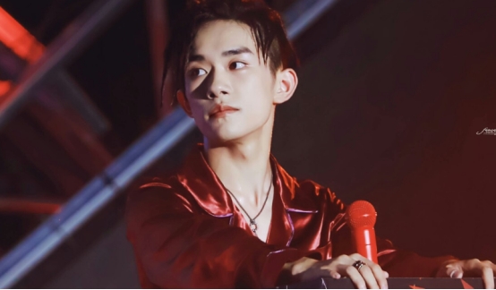 |易烊千玺要像现在一样不急不躁的走好每一步，21岁，方兴未艾