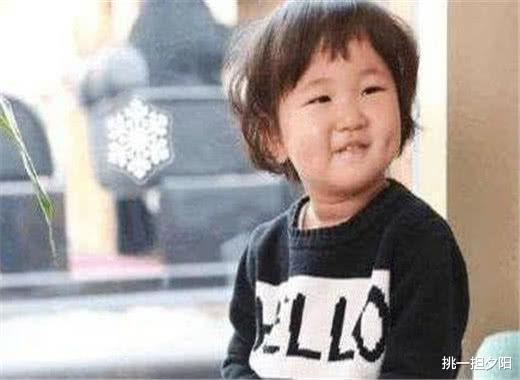 金智秀|国家一级演员，年少因歪嘴演丑角而成名，如今孙女被他隔代遗传！