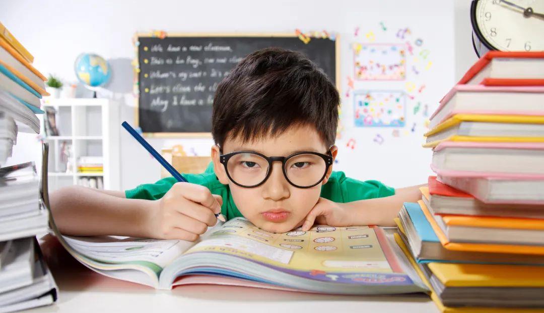 吴洪娜聊说育儿|教育中常见的8个误区,你中了几个?(建议收藏)