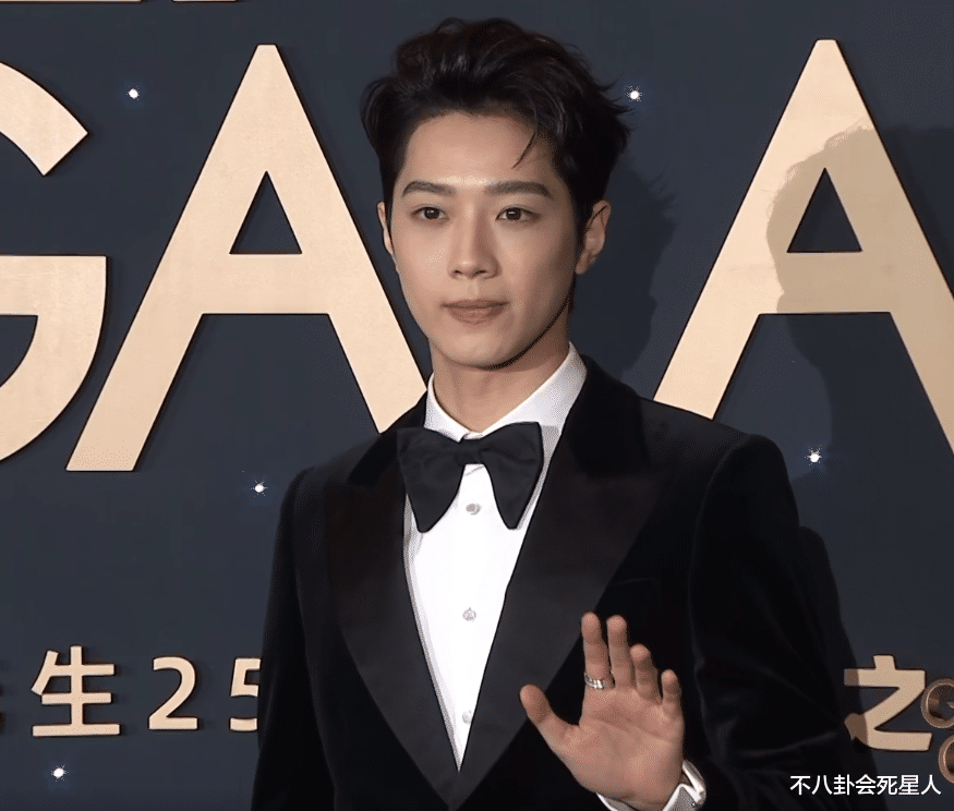 景甜|开年红毯来了！张雨绮一脸疲态，景甜大红唇，吴谨言干瘦冒青筋