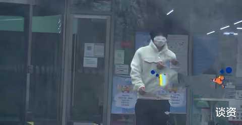 孙楠|52岁孙楠逛街被偶遇，暴瘦之后逆生长，身材高大似潮男