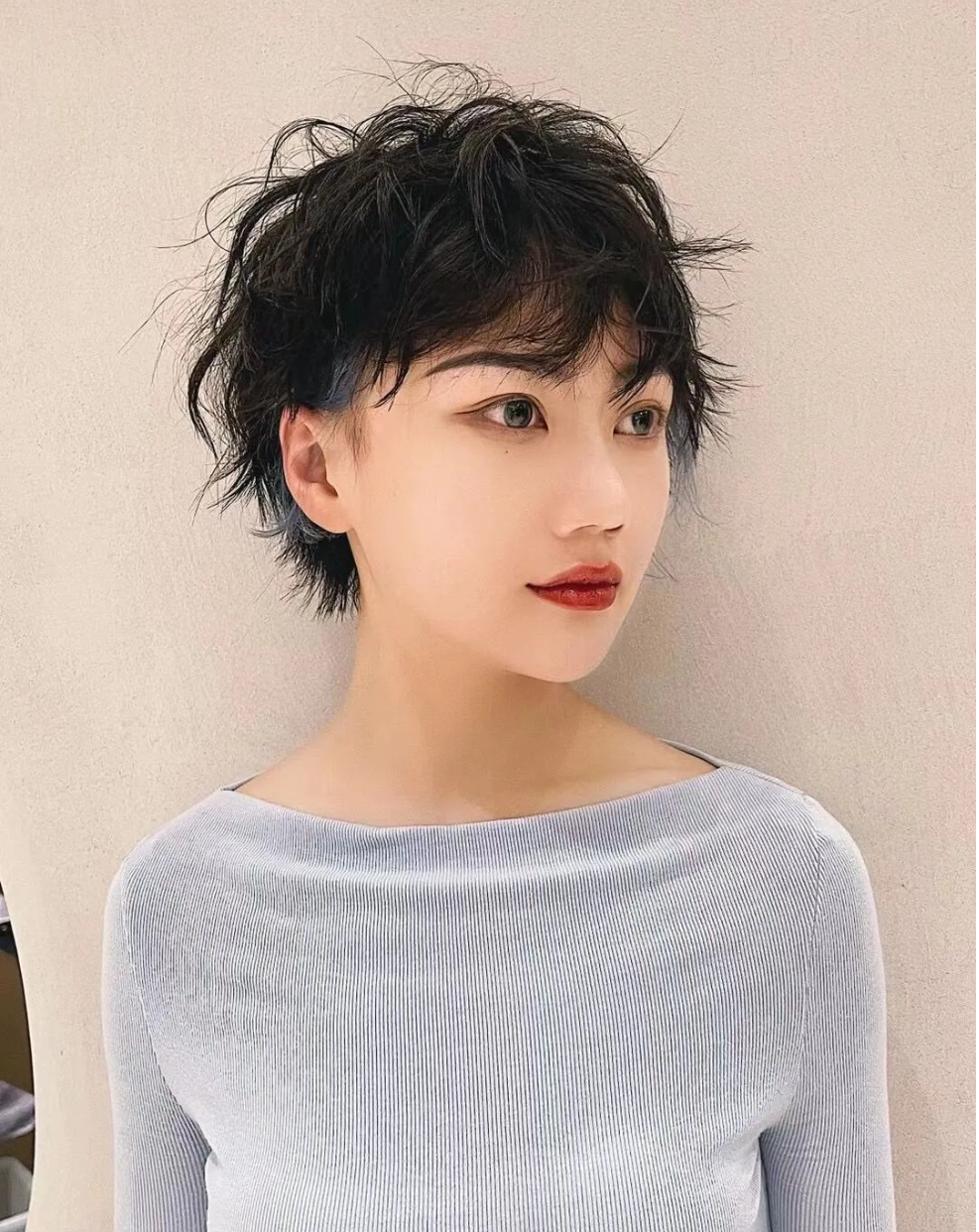 镜子发型|别再剪过时的发型了,看看这22款流行发型,越剪越漂亮