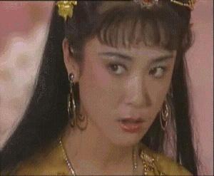 妲己|“妲己”成妖：吴谨言靠换装、张馨予靠化妆，而她俩只需装柔弱