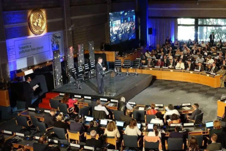 白鲸新视点 终于讲公道话了,美媒斥责美英针对中国,采取厚颜无耻的“双标”