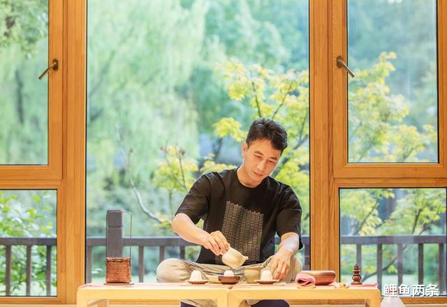 鲤鱼两条|林生斌，引发关于“凤凰男”的讨论，网友：洗头的配不上这词