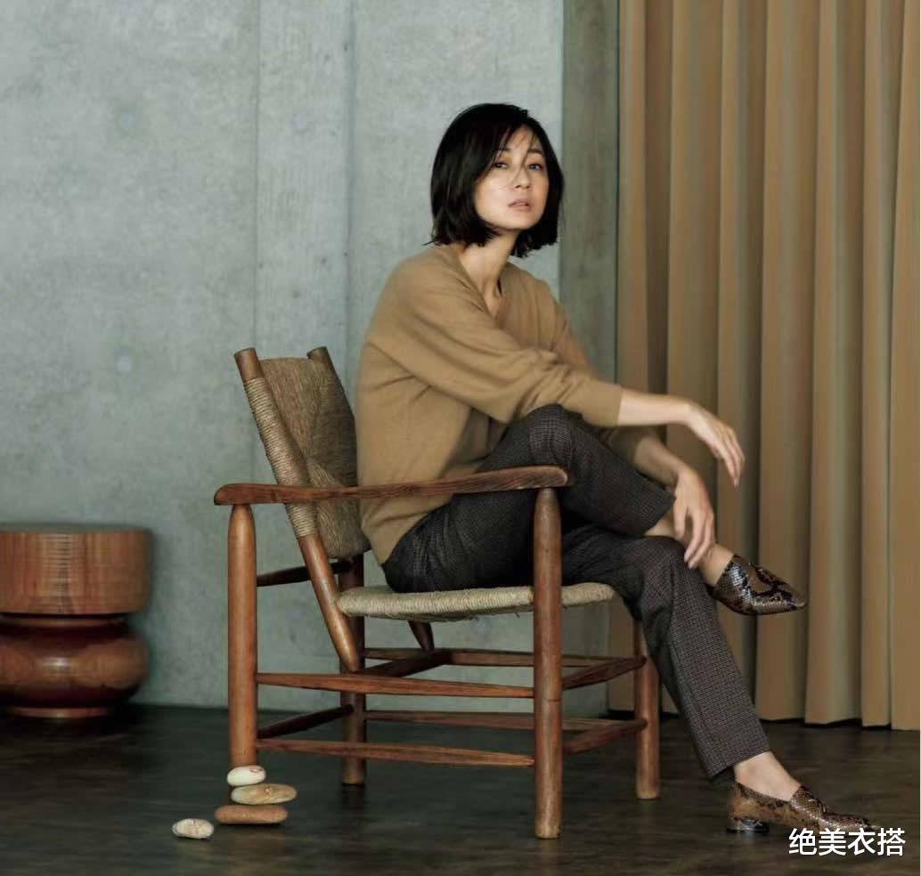 绝美衣搭 凭着“高雅穿搭”，50+的她美成一幅画！3个精髓，带你轻松取经