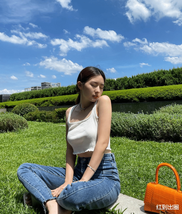 吴克群|歌手吴克群官宣恋情！小13岁女友大量私照曝光，清纯面孔魔鬼身材