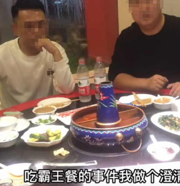 男子自称探店吃饭都不付钱,还称剩菜可以拿回去再卖,结局亮了