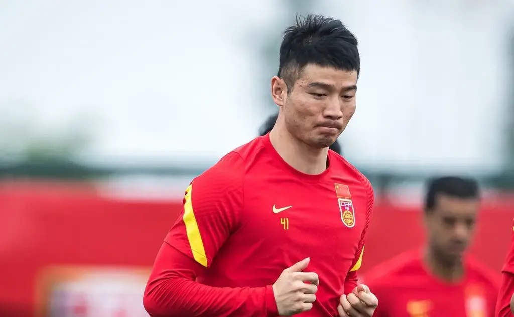 菲律宾队|下达必杀令？CCTV5直播国足决战菲律宾，李铁手握三叉戟，奇兵上位