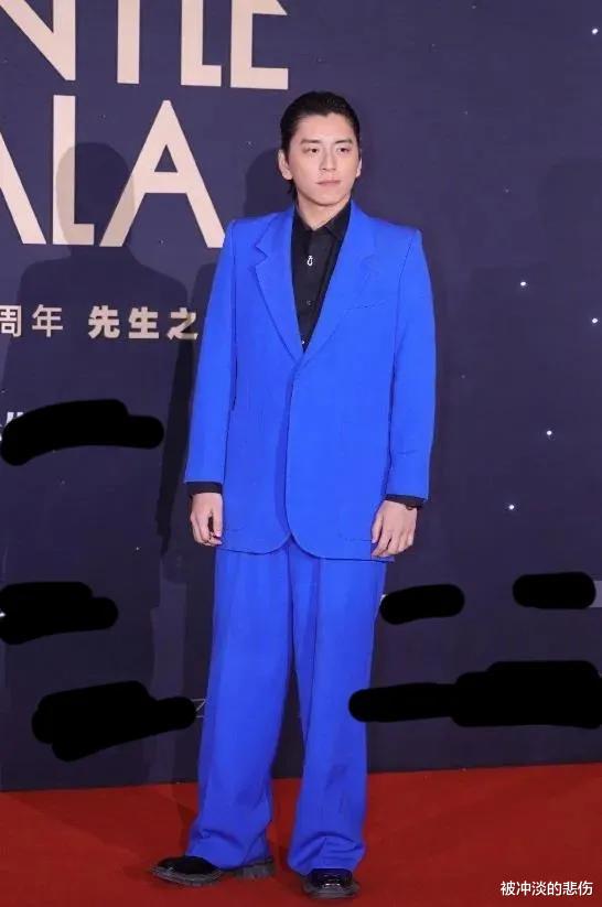 龚俊|时尚先生盛典场外花絮：王嘉尔西装重40斤，龚俊化身“火龙果”