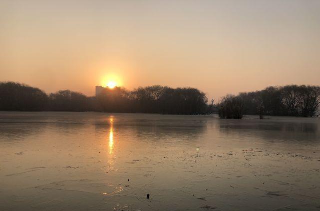 月亮 今日是七月朔日，何为朔日？阴历如何置闰？为什么腊月没有闰月？