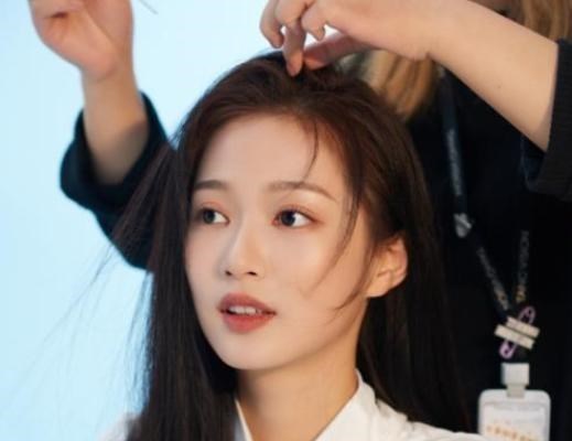 校花|网曝冯琳保研复旦,本人称“没入职,继续念书”,升级为复旦校花