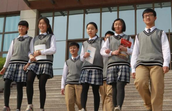 大树说教育|为何贵族学生女生校服是裙子，普通学校是裤子，离不开这3点原因
