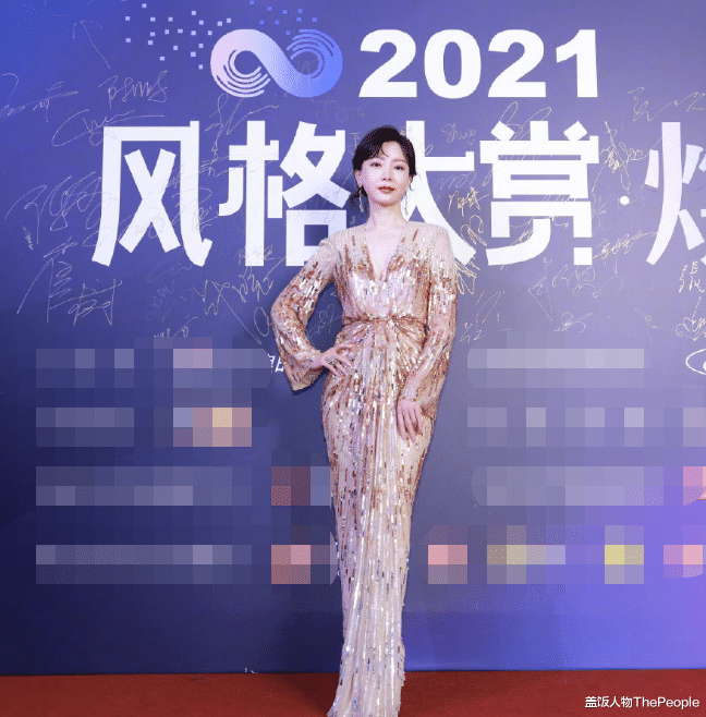 蒋勤勤|最新女星红毯！蒋勤勤扮嫩、郭采洁翻车，杨幂用场外生图美貌秒杀