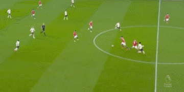 刘华体会讲体育课|复盘曼联0-5：防线到处漏！马奎尔是利物浦风向标，C罗救不了庸帅