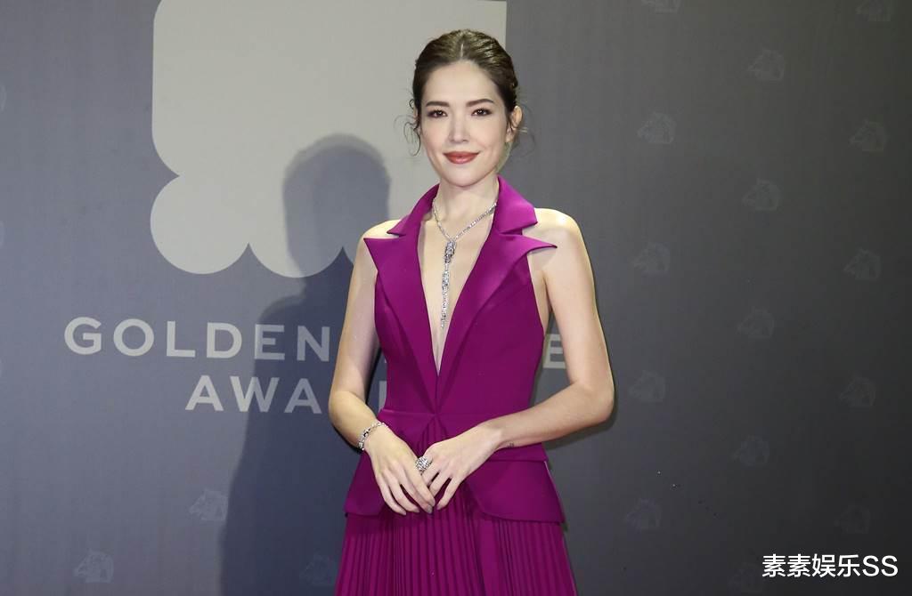 许玮甯|许玮甯和邱泽在金马奖现场同台互动，双方感情升温，不忘甜蜜微笑