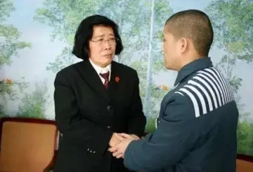 海鲜酸菜桶面|因抢劫银行被判10年，出狱后又考上西安交大的黎力，经历了什么？