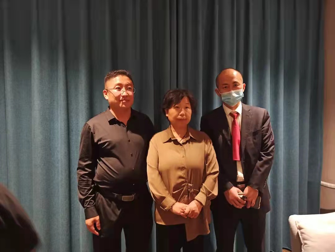 李昕言温度空间|郭希志当面辱骂律师，拒不配合回答问题，谁给她如此高傲的姿态？