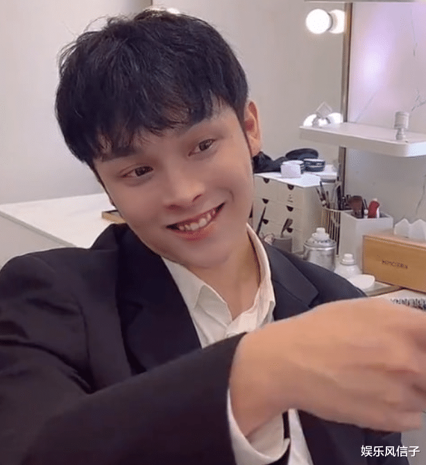 韩安冉|兜儿近照鼻梁上有“黑印”,称摔跤缝过针,网友:家暴?