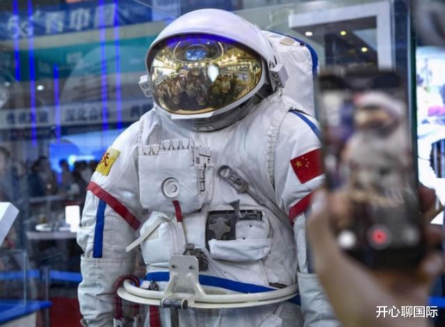 宇航员在太空洗澡换衣服吗?多久进行一次?