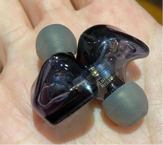 显卡|适合追电视剧的高音质有线耳机HIK S1，可以度过美好周日