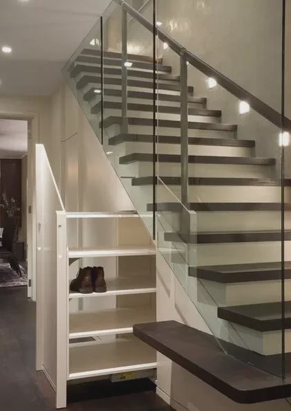 |邻居家的楼梯只做一半,完工居然多出一个储物间,佩服佩服!