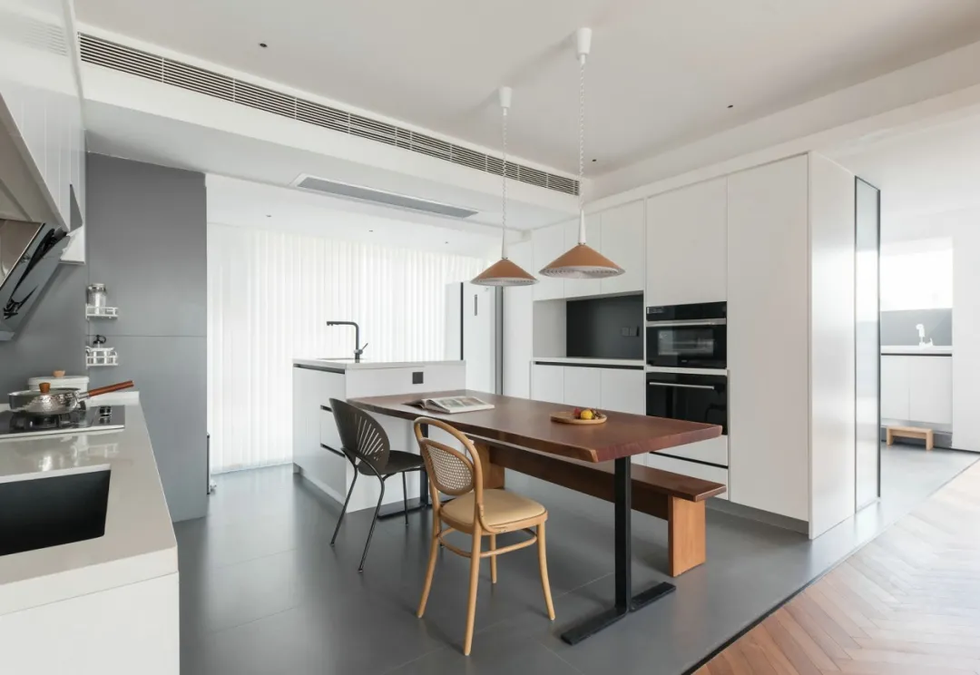 220m2的复式:精致原木风+留白,这不就是懒人的最爱吗!