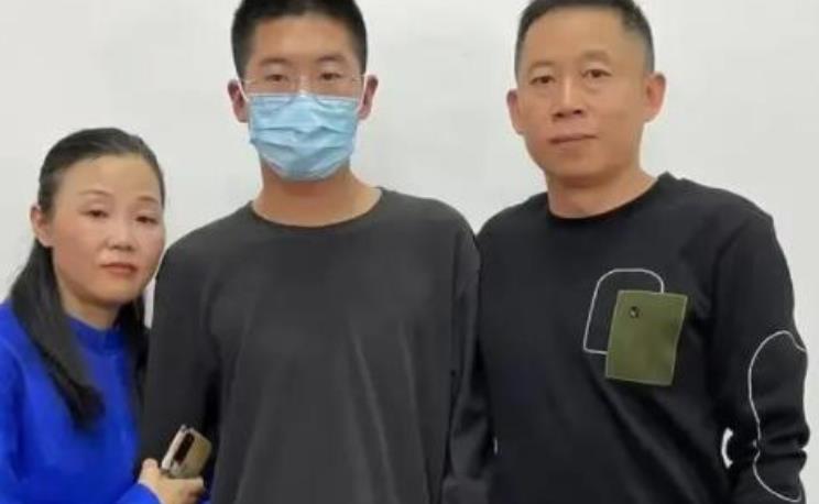 湖南卫视|孙卓回归原生家庭后,与亲妈聊天时无话可说,孙妈称觉得很心痛