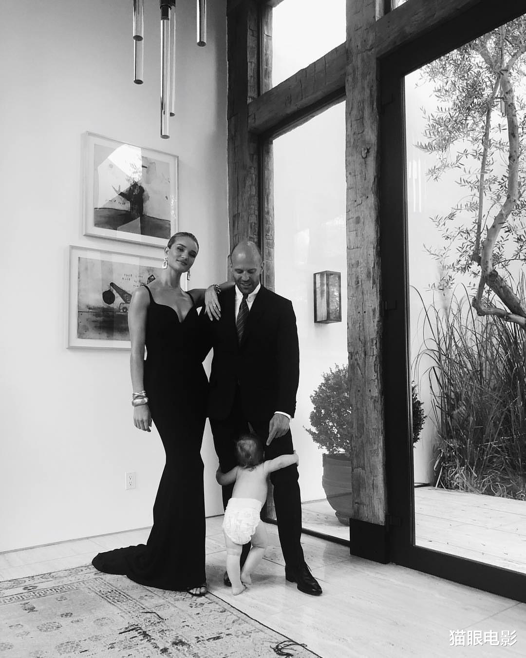 杰森·斯坦森|54岁杰森斯坦森又要当爸了！超模妻子怀二胎，网友：大哥人生赢家