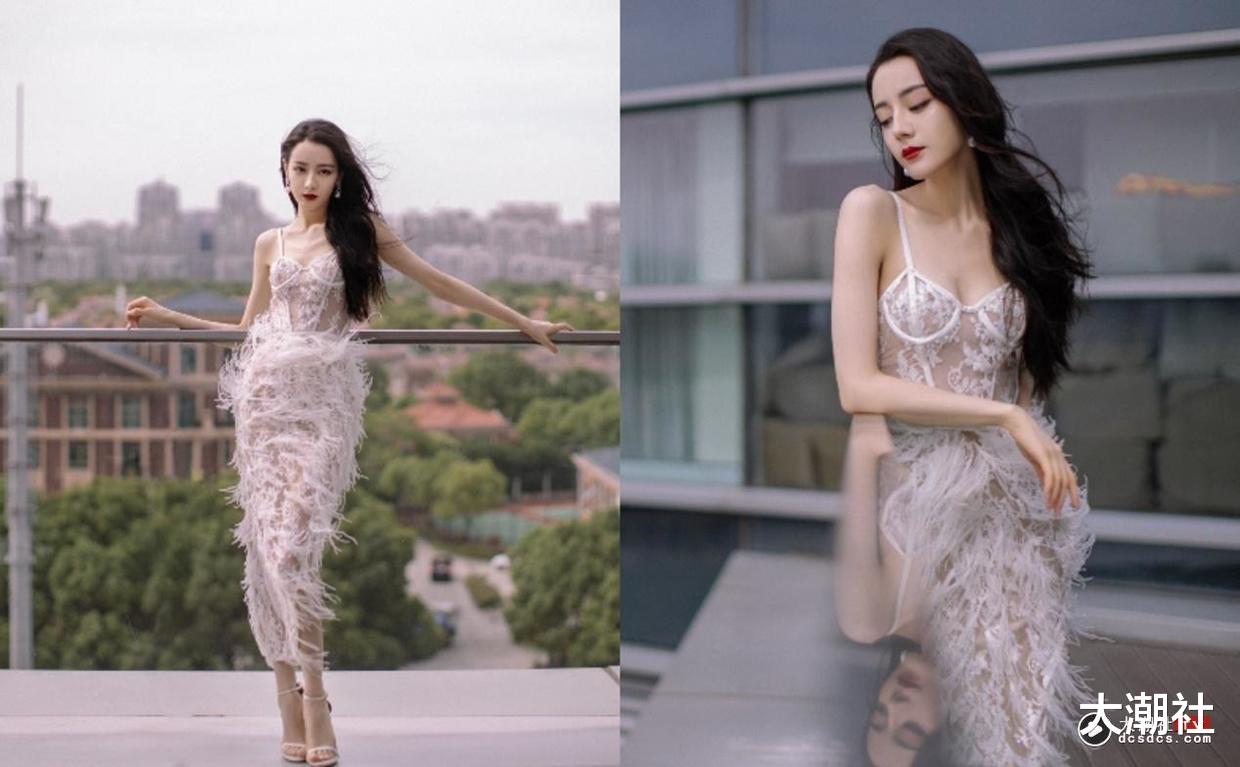 迪丽热巴|多图|迪丽热巴低胸羽毛晚装登热搜,大玩透视感之余不忘晒长腿