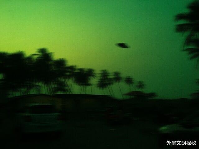 UFO 继变形UFO之后,加拿大空军飞行员再次目击绿色UFO!