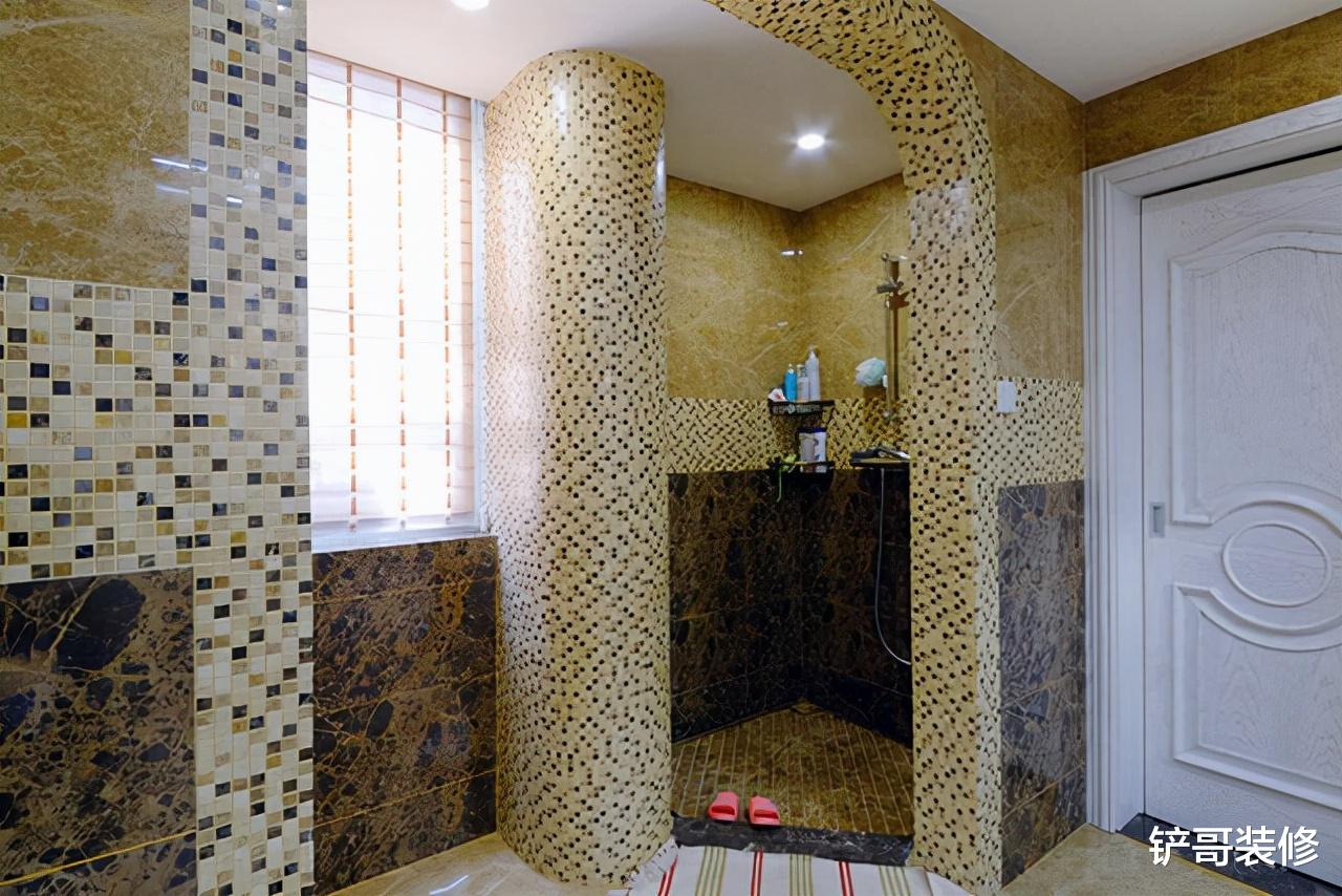 美式别墅的独特韵味，客厅没有电视也很美，复古和浪漫并存?