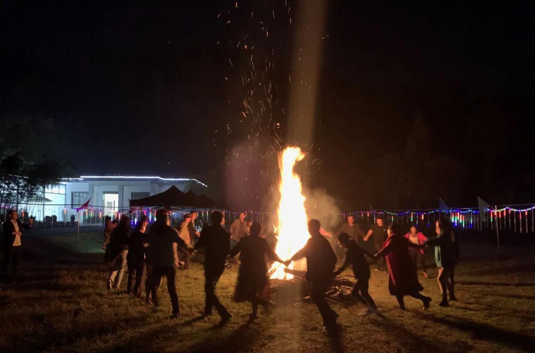 露营|草坪足球、露营野餐、篝火晚会……新年氛围仪式感要全部拉满！