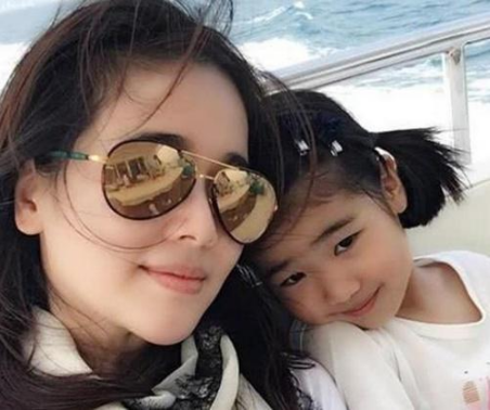 左小青|左小青不再隐瞒，自曝和陈道明的关系，难怪跟富豪老公离婚