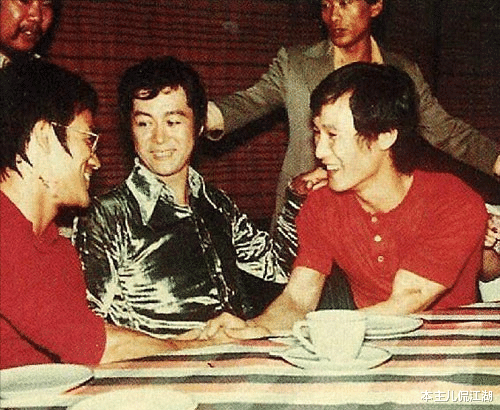 洪金宝|33年前，林正英在酒吧闹事，洪金宝出面打架惨败，嘴角留下伤疤