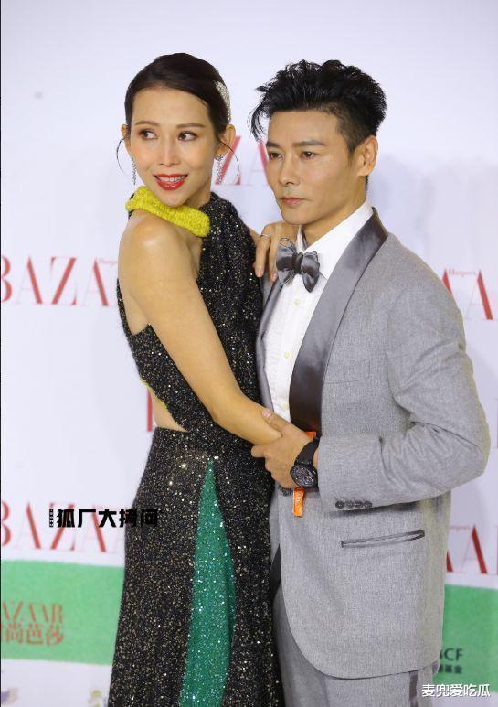 白冰|时尚芭莎男星红毯生图，李现像乡镇企业家，张晋妆容比蔡少芬还白
