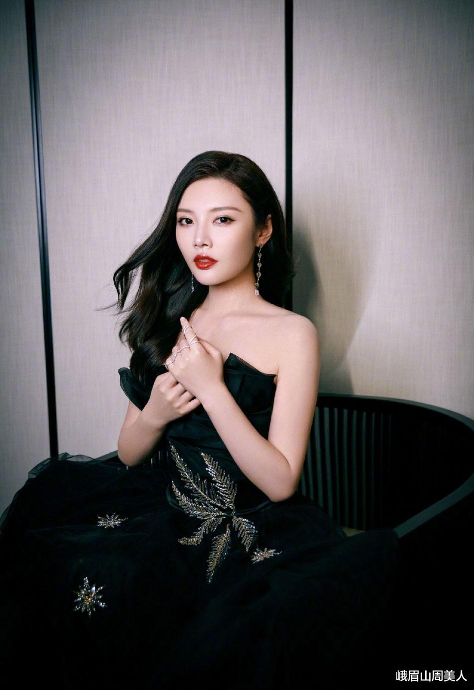 峨眉山周美人|?徐冬冬这身材谁不酸，晒健身照大方秀身材线条，“蜜桃臀”太吸睛