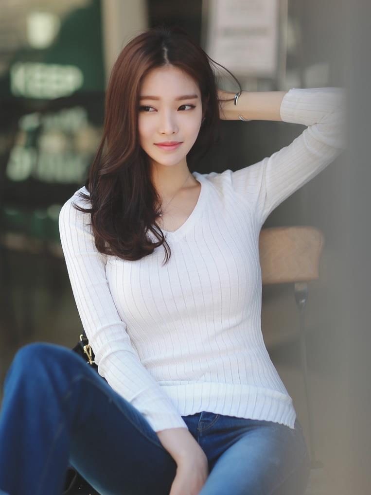 百里守刖|简约时尚的针织衫给人一种简约的美